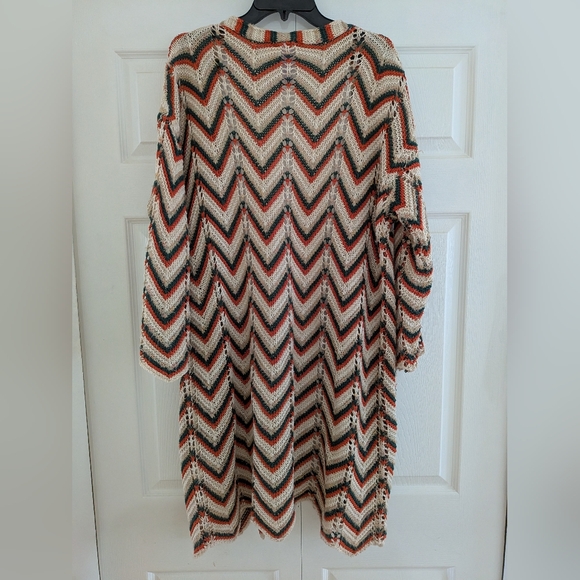 Retro Chevron Patterned Knit Cardigan - Picture 2 of 5